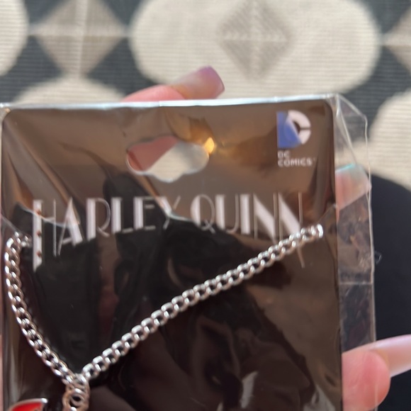 NEW Harley Quinn necklace - Picture 4 of 4